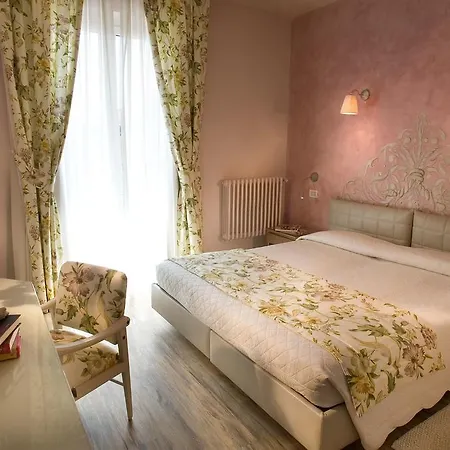 Serenella Ξενοδοχείο 3*