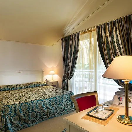 Ξενοδοχείο Serenella 3*