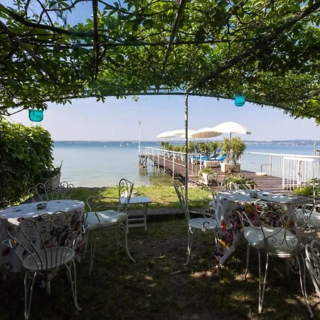 Serenella Σιρμιόνε