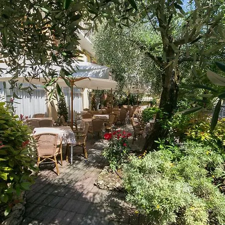 Serenella Σιρμιόνε