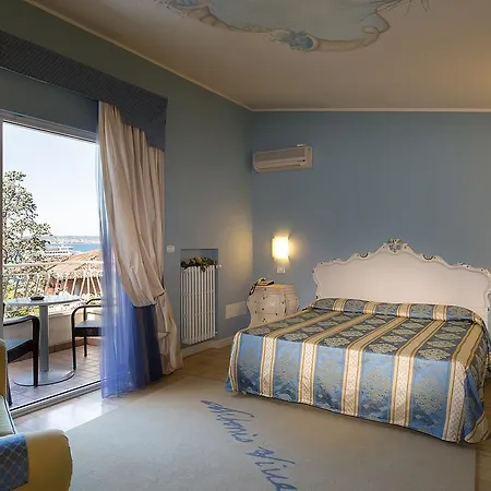 Ξενοδοχείο Serenella 3*