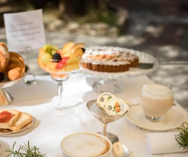 Отель Serenella