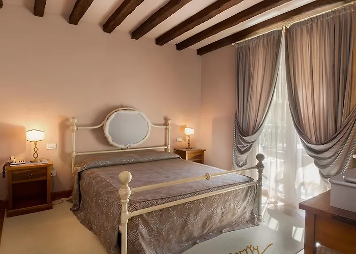 Отель Serenella