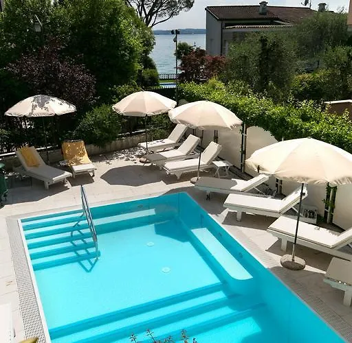 Отель Serenella