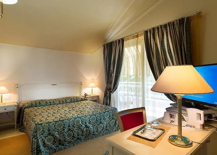 Отель Serenella 3*