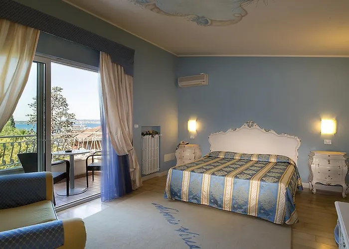 Отель Serenella 3*